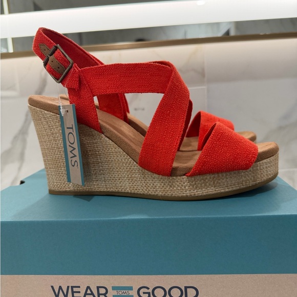 Toms Shoes - TOMS Alondra Wedge Sandal Flame Slubby Woven size 11